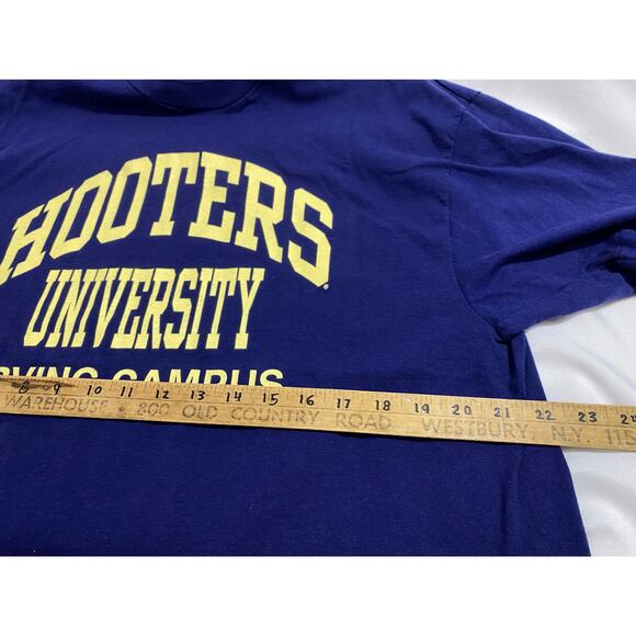Vintage Hooters University T-Shirt Size XL Blue Single Stitch Irving Campus - Picture 3 of 9